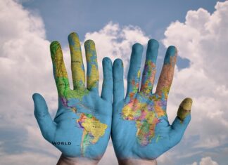 Co oznaczają 4 palce na zdjęciu miejski? Co oznaczają 4 palce na zdjęciu miejski?