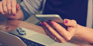 Czy warto kupić telefon z nadwyżek magazynowych?